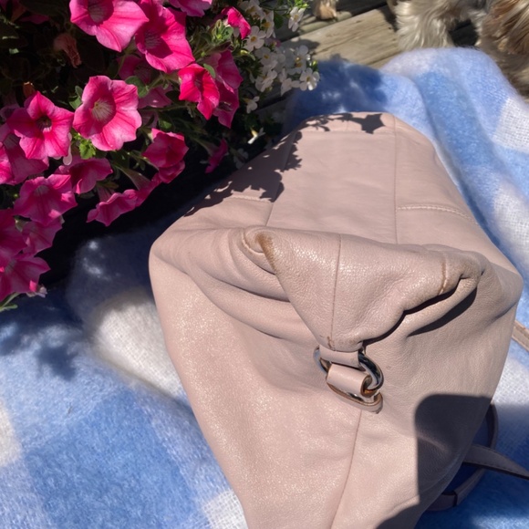 Mauve Leather Coach Handbag with removable shoulder strap - Picture 10 of 14